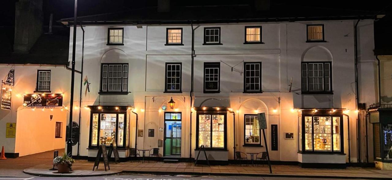 The Black Lion Royal Hotel Lampeter Exterior foto
