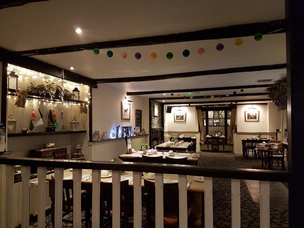 The Black Lion Royal Hotel Lampeter Exterior foto